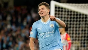 Các ông lớn PSG,Arsenal hay cả Chelsea đều quan tâm tới Julian Alvarez